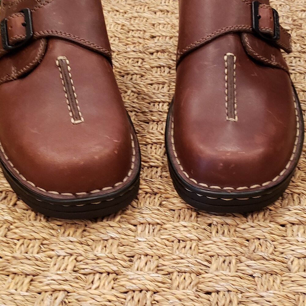 Eastland Syracuse Brown Leather Slip on Closed Toe Shoe - Picture 4 of 13